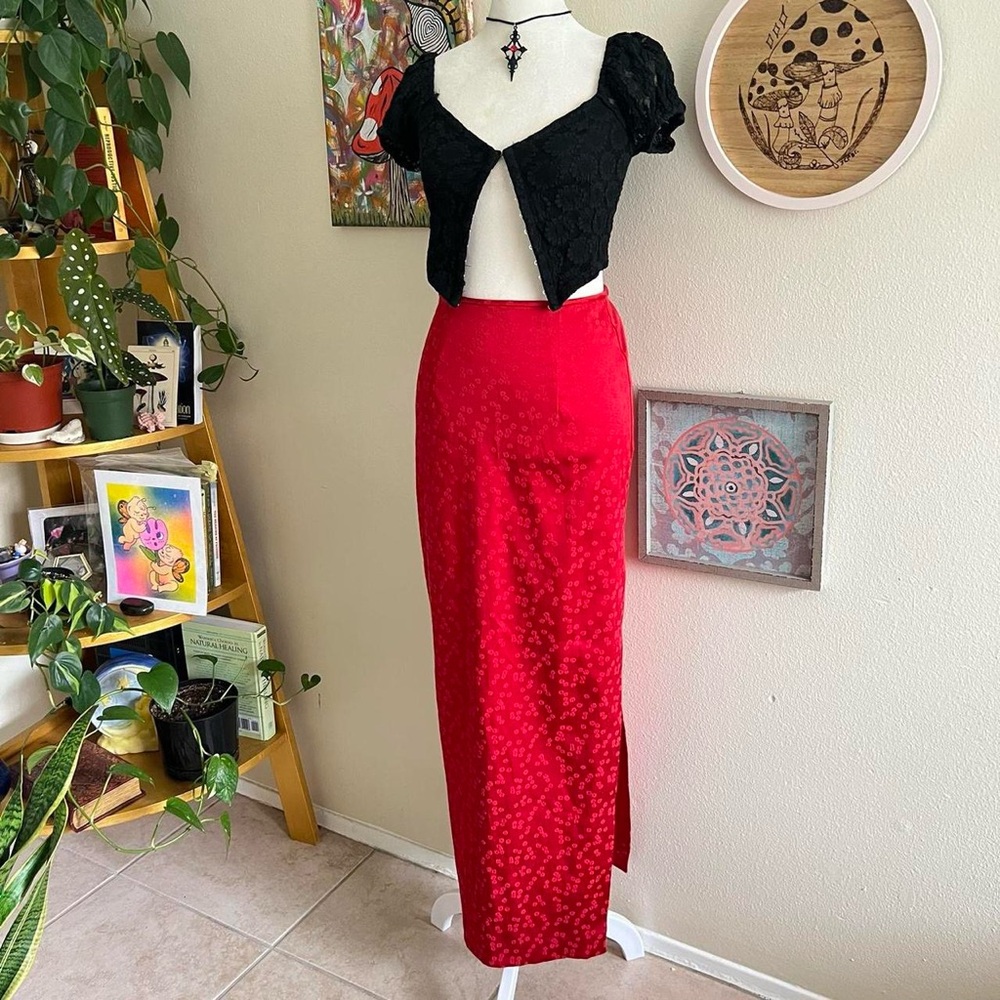 vintage red maxi skirt 🍷